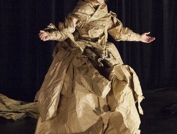 Physical theatre and object manipulation
workshop