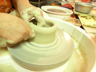 Tentoonstellingen Bezoek een pottenbakkerij.