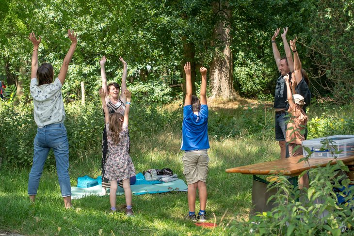 Ontspanning Yogawandeling het bos