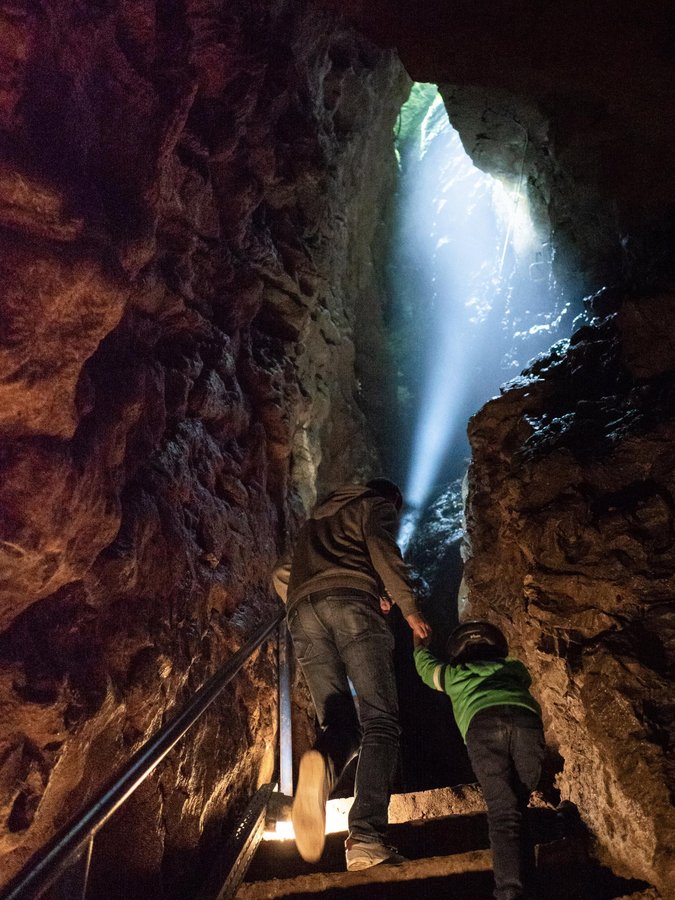 Ontspanning De ontdekkingen de zomer - het gezin naar grot Comblain