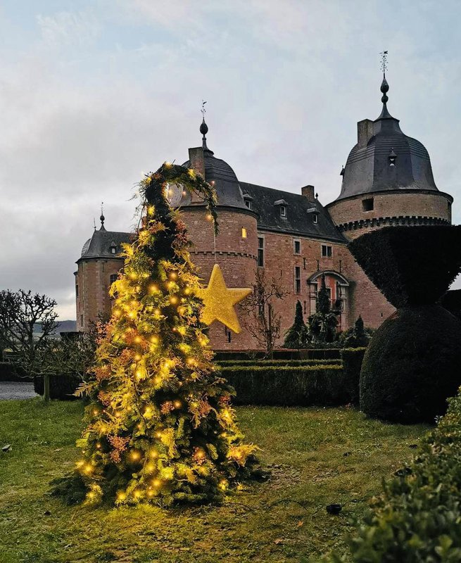 Kerstmarkten De feestelijke sfeer het Kasteel Lavaux-Sainte-Anne