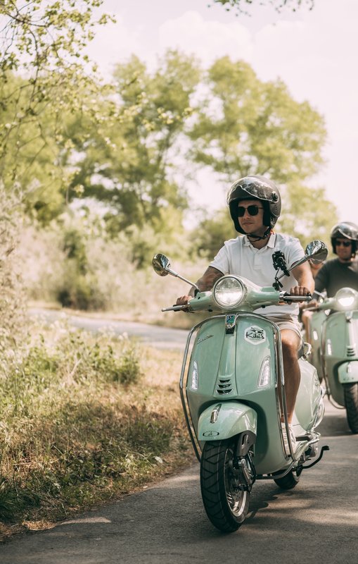 Ontspanning Vespa scooter huren.