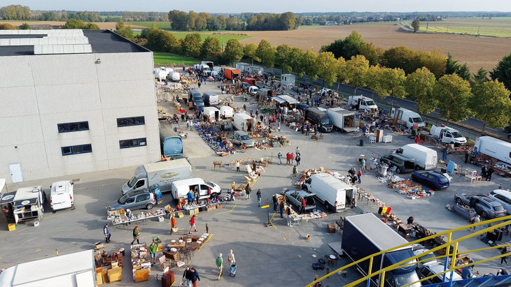  Groote rommelmarkt  Interieur exterieur