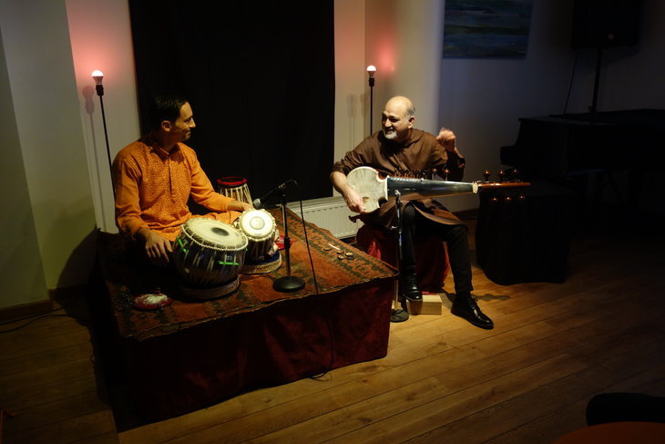 Concerten Asad Qizilbash & Luigi Vargiu Sarod & Tabla Indian Raga Concert
