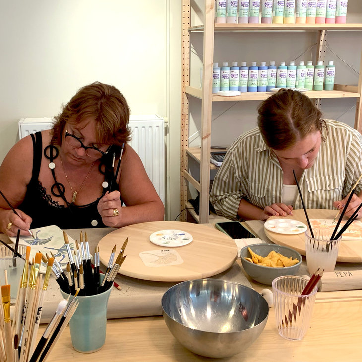Workshops Pottery painting Pepa