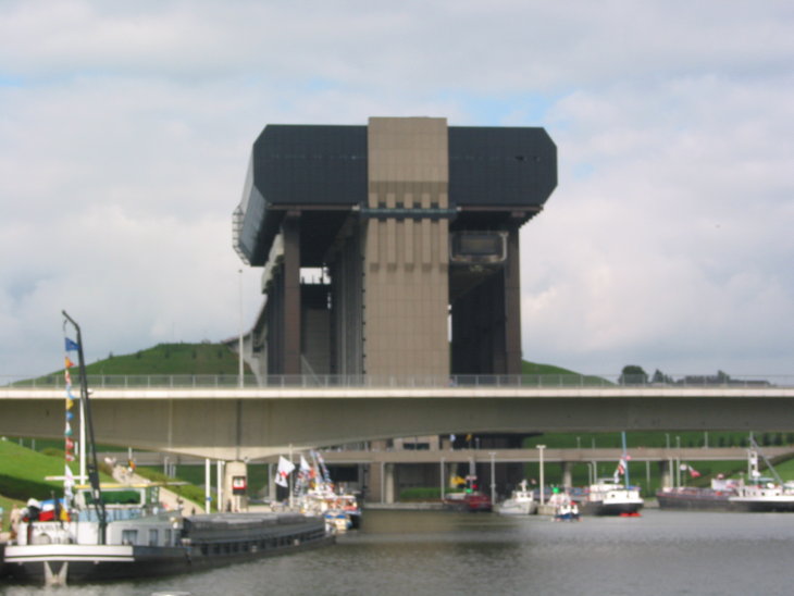 Ontspanning Boottocht over Hellend Vlak Ronquières door scheepslift Strépy-Thieu