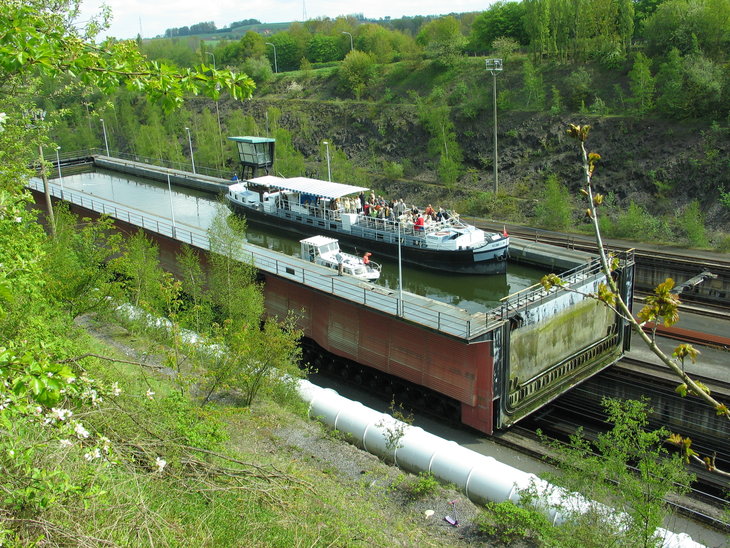 Ontspanning Boottocht over Hellend Vlak Ronquières door scheepslift Strépy-Thieu