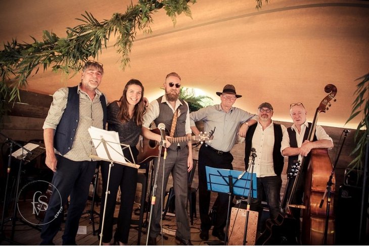 Concerten Gipsyband Zoli brengt jazz-manouche het Hopmuseum