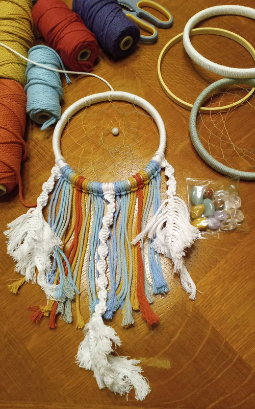 Workshops Workshop regenboog dromenvanger maken macramé een kristal