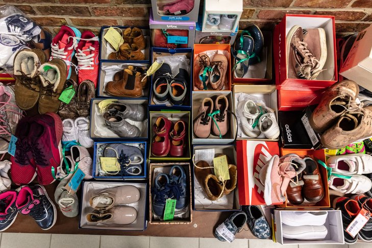  2dehandsbeurs voor kinderkleding, speelgoed babymateriaal