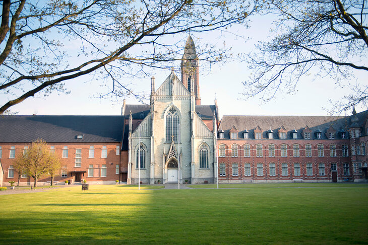 Ontspanning Op stap een gids door abdij