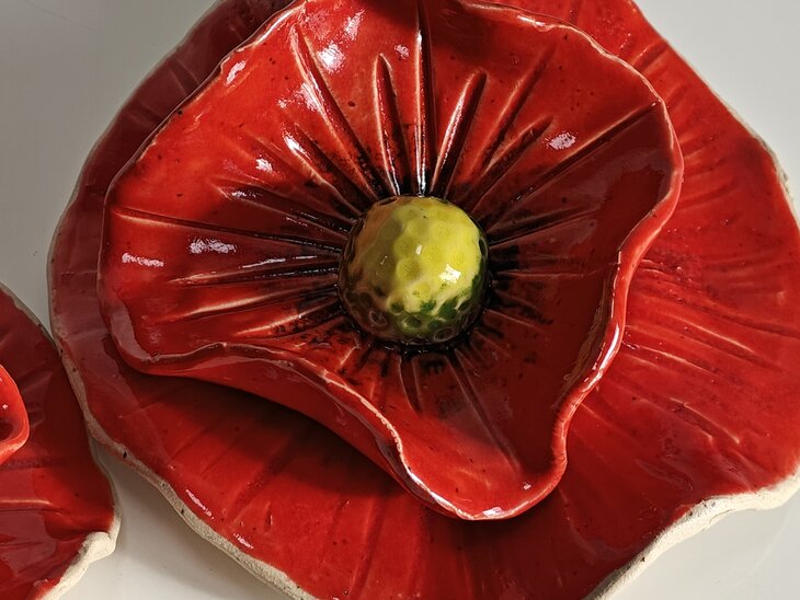 Workshops 2 klaprozen keramiek - deel ruwbak zonder glazuur