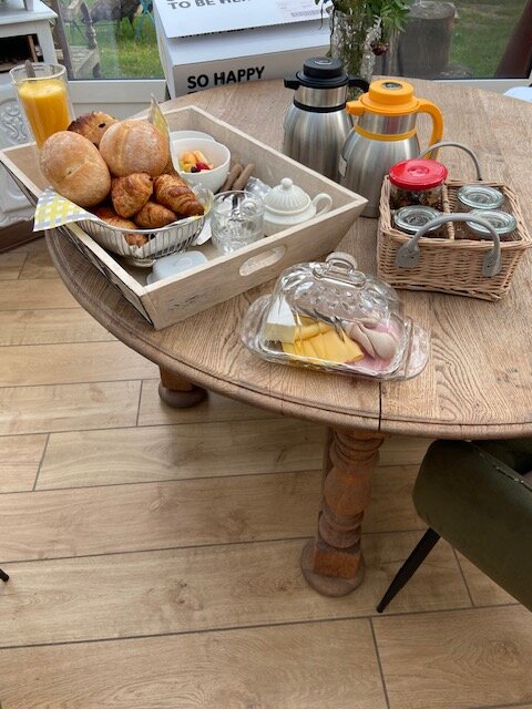 Ontspanning Kom romantisch overnachten een woonwagen tussen alpaca s andere dieren.