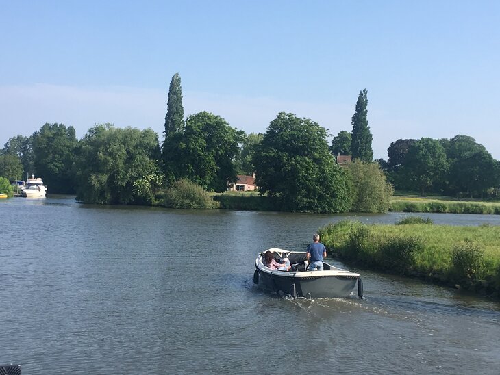 Ontspanning Vaar zelf een boot de Leie naar St-Martens-Latem Gent