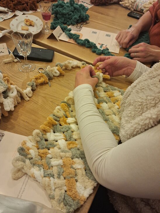 Workshops Workshop handbreien visgraatsteek creatieve workshop lussenwol