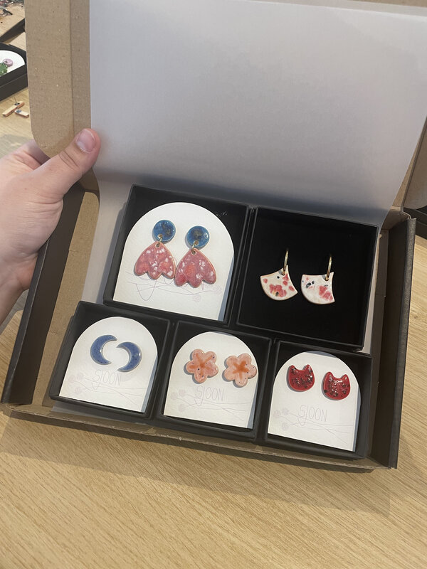 Workshops Workshop keramische juwelen glazuren Mechelen ontwerp eigen sieraden