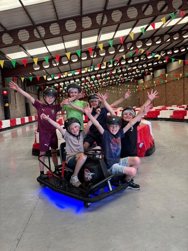 Ontspanning Crazykarting ! Geweldige familieuitstap je plezier, adrenaline actie geeft