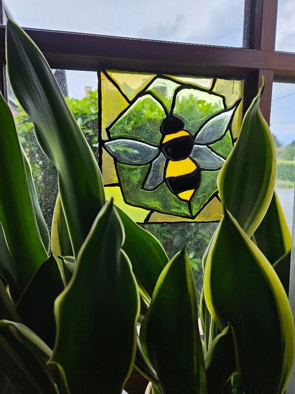 Workshops Epoxy/resin art: glasraam– spel kleur licht (oktober)