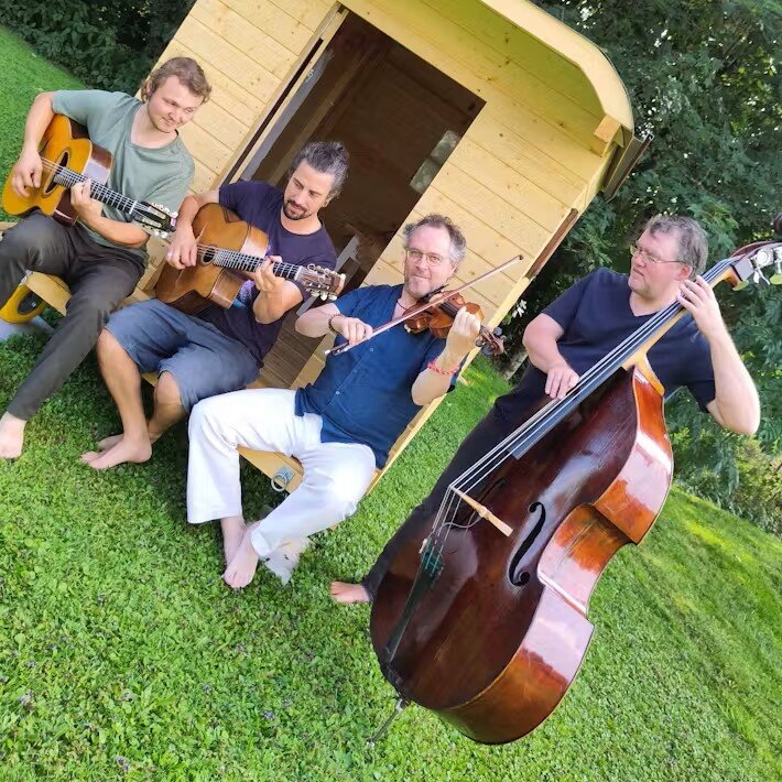 Concerten Manouches Lac brengt ode Django Reinhardt