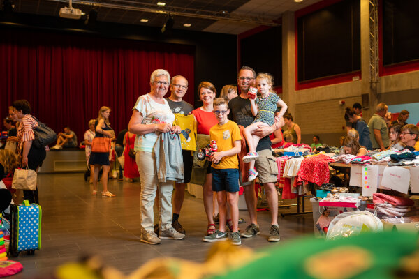  Tweedehandsbeurs Gezinsbond Hoogstraten